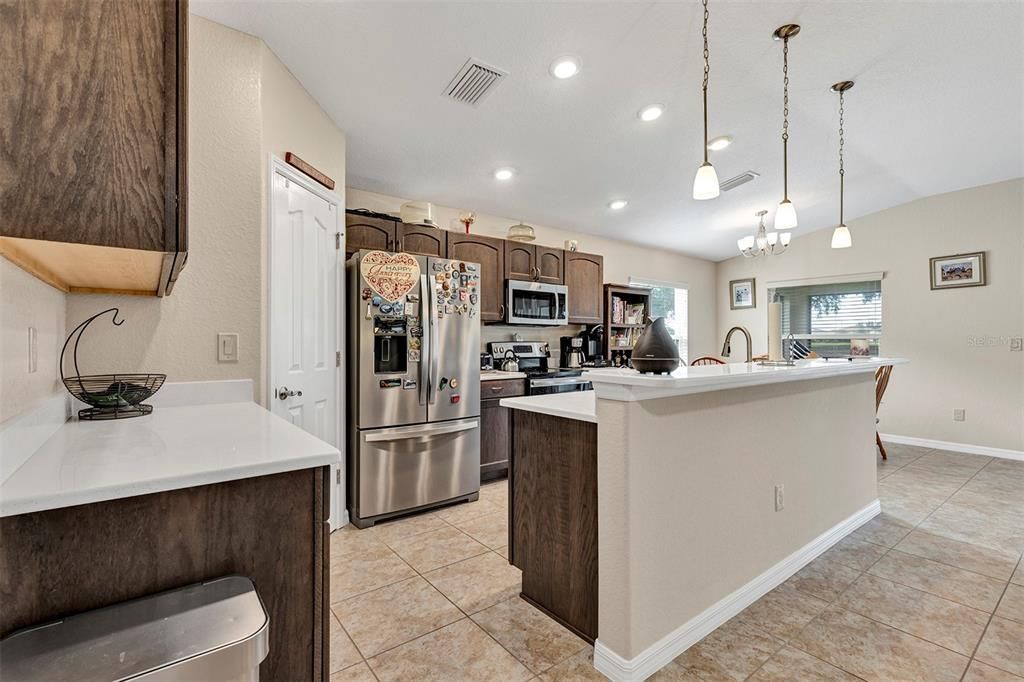 For Sale: $309,000 (2 beds, 2 baths, 1589 Square Feet)