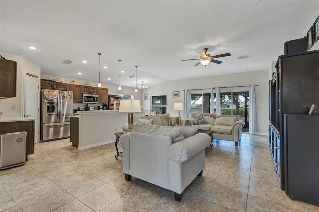 For Sale: $309,000 (2 beds, 2 baths, 1589 Square Feet)