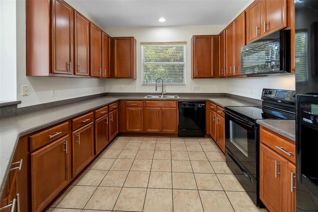 En Venta: $350,000 (4 camas, 2 baños, 1872 Pies cuadrados)