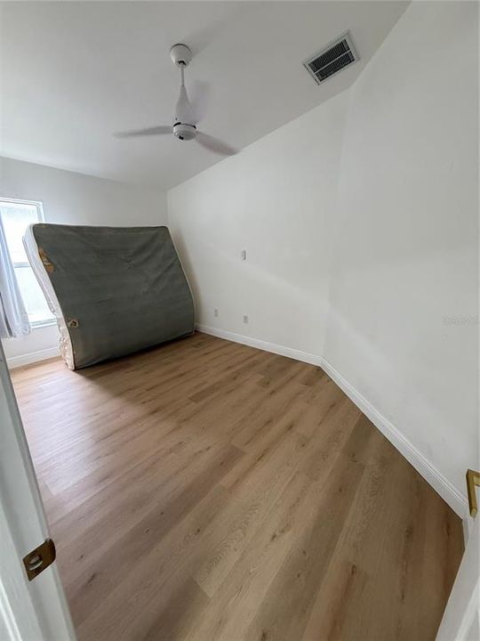 На продажу: $395,000 (5 спален, 2 ванн, 1980 Квадратных фут)