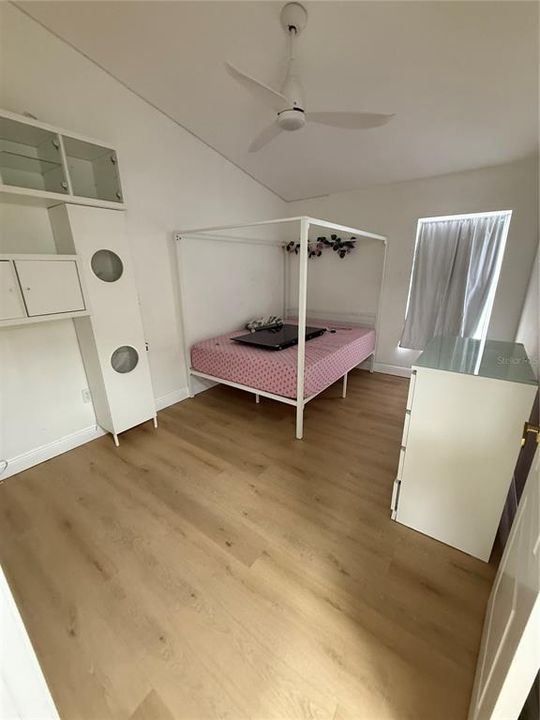 На продажу: $395,000 (5 спален, 2 ванн, 1980 Квадратных фут)
