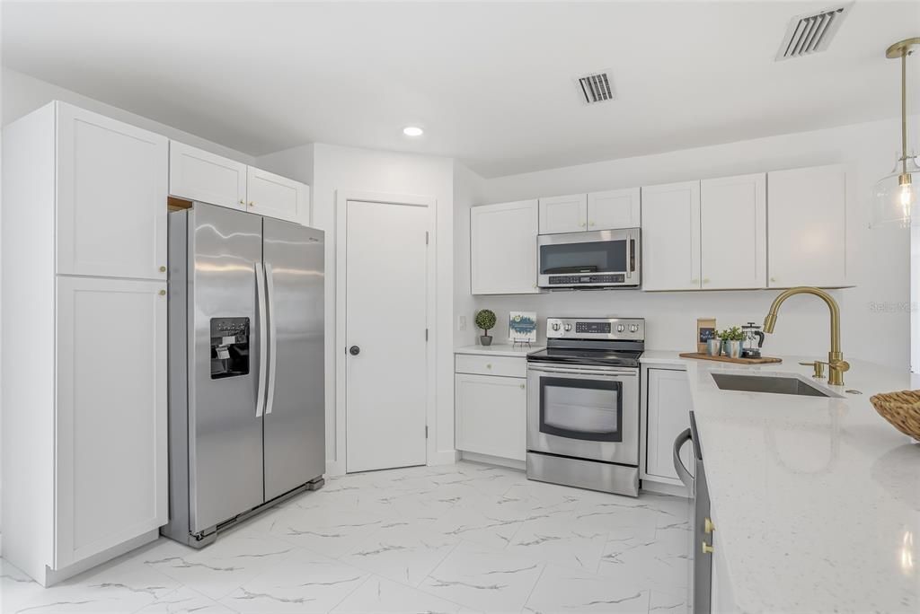 For Sale: $549,000 (3 beds, 2 baths, 1450 Square Feet)