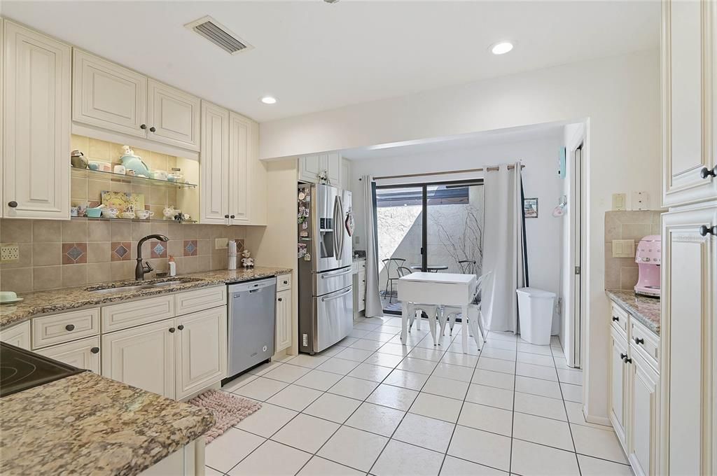 For Sale: $275,000 (2 beds, 2 baths, 1538 Square Feet)
