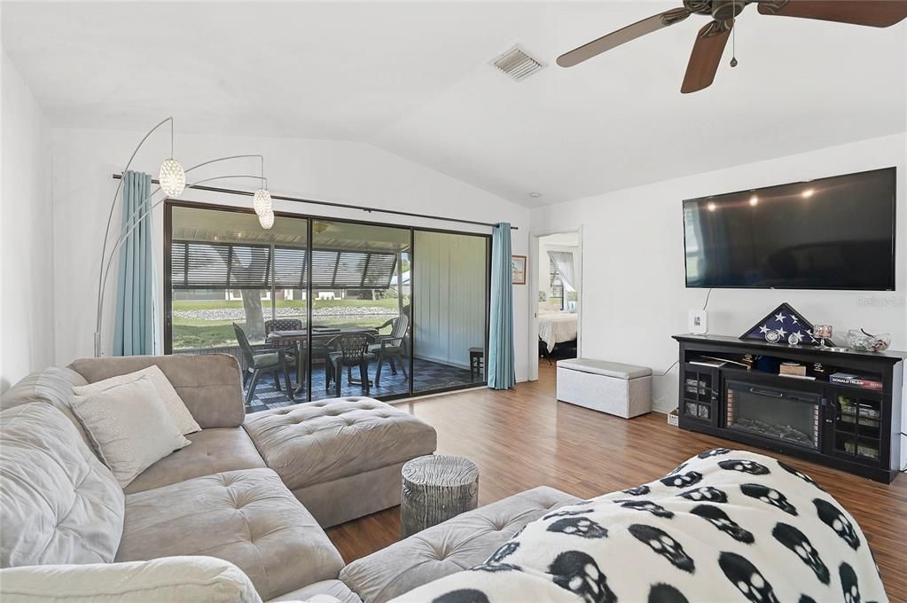 For Sale: $275,000 (2 beds, 2 baths, 1538 Square Feet)