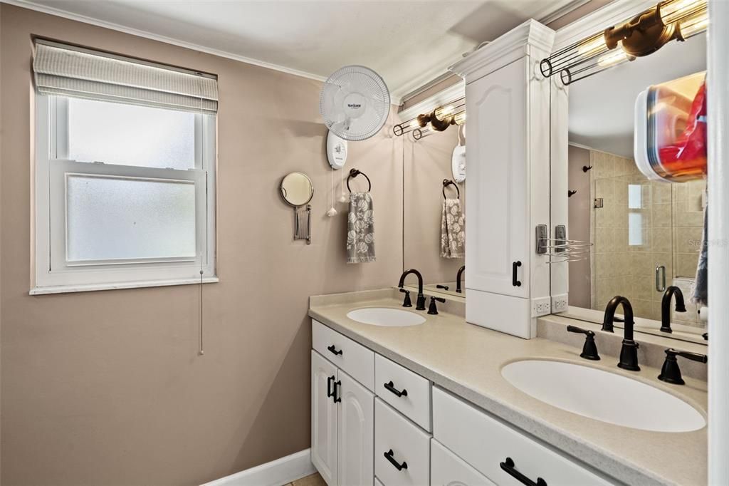 Activo con contrato: $649,900 (3 camas, 2 baños, 1756 Pies cuadrados)