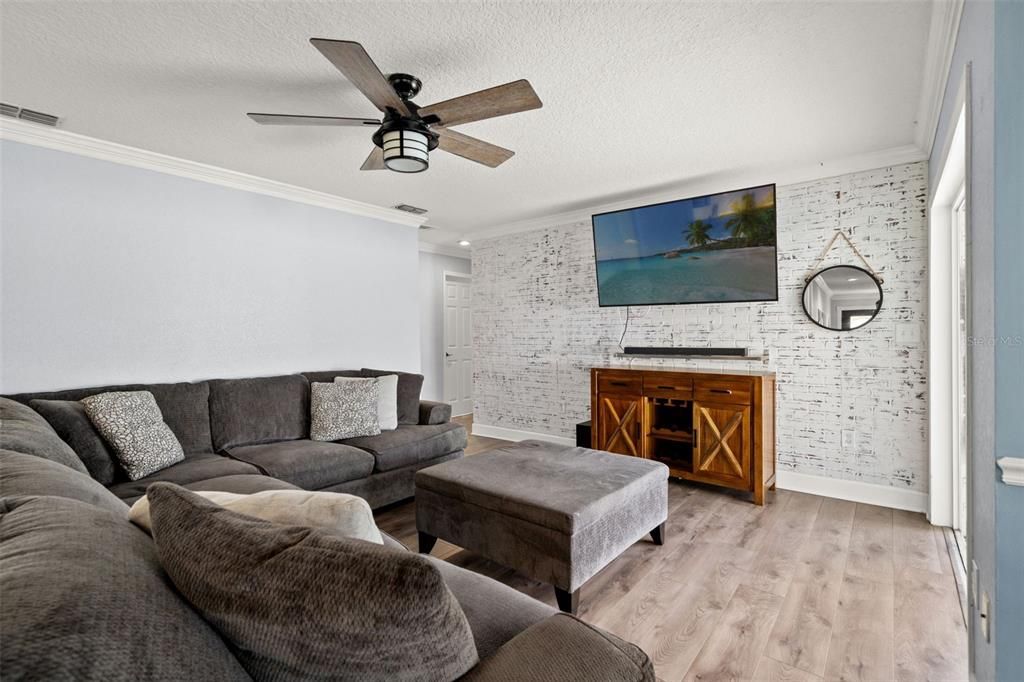 Activo con contrato: $649,900 (3 camas, 2 baños, 1756 Pies cuadrados)