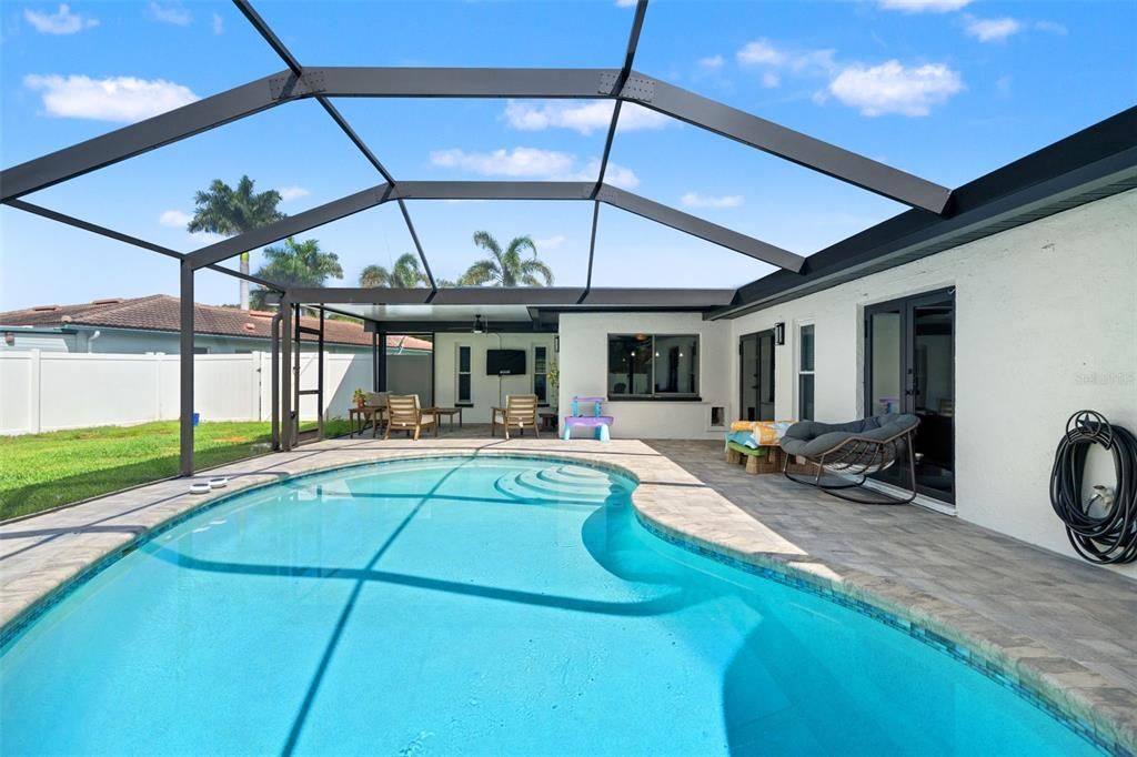 Activo con contrato: $649,900 (3 camas, 2 baños, 1756 Pies cuadrados)