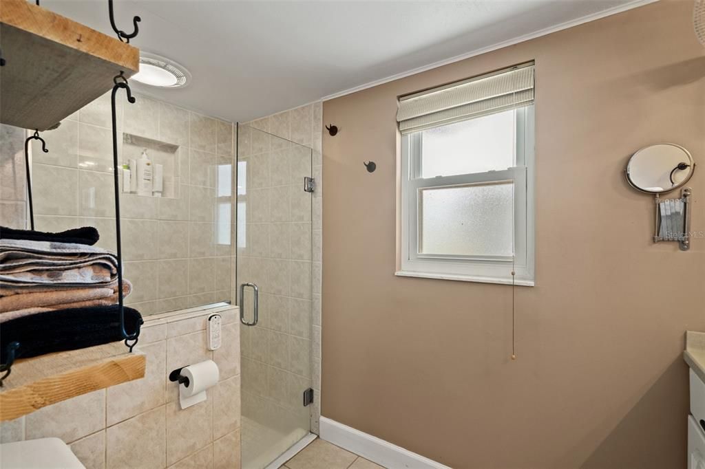 Activo con contrato: $649,900 (3 camas, 2 baños, 1756 Pies cuadrados)