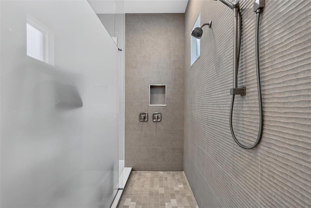 En Venta: $1,825,000 (3 camas, 3 baños, 3056 Pies cuadrados)