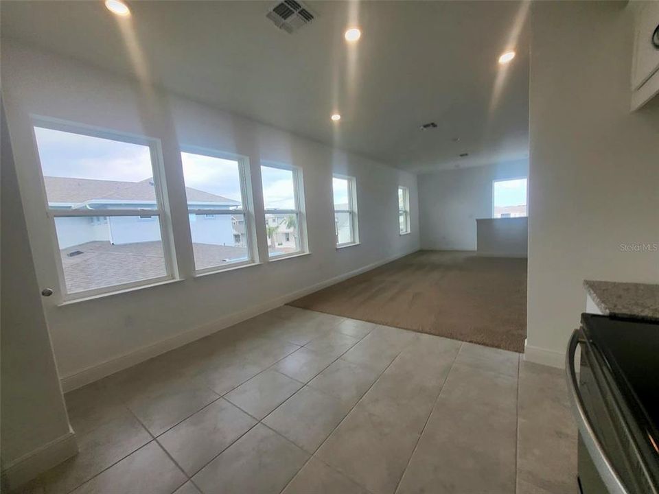 For Rent: $1,800 (1 beds, 1 baths, 960 Square Feet)