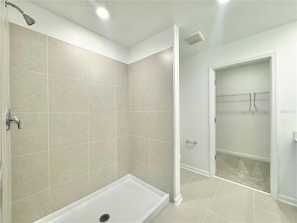 For Rent: $2,150 (4 beds, 2 baths, 1874 Square Feet)