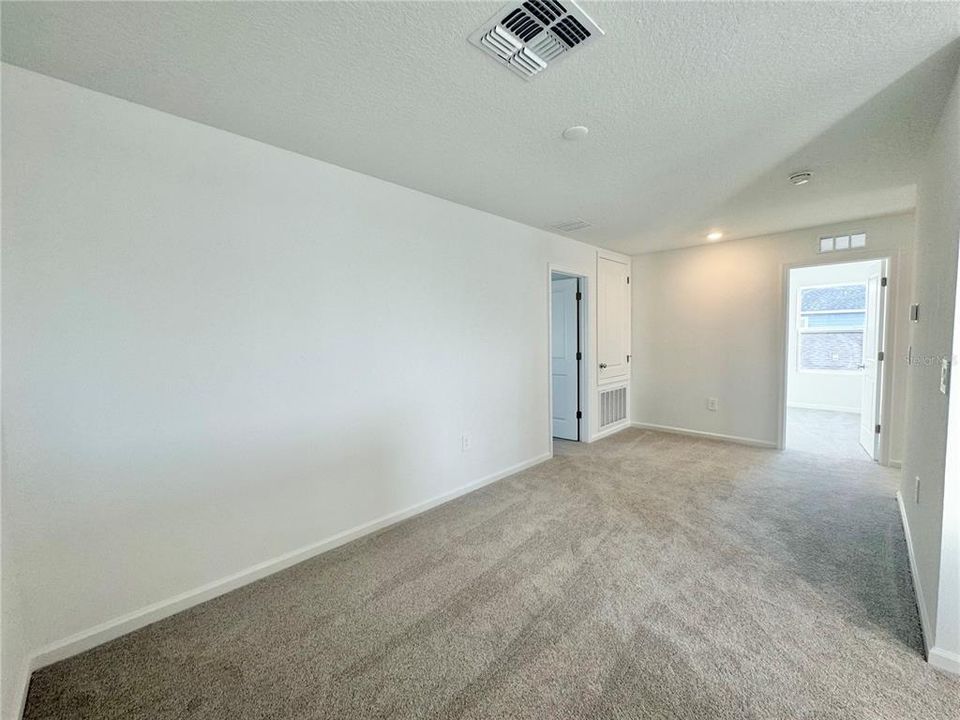 For Rent: $2,150 (4 beds, 2 baths, 1874 Square Feet)