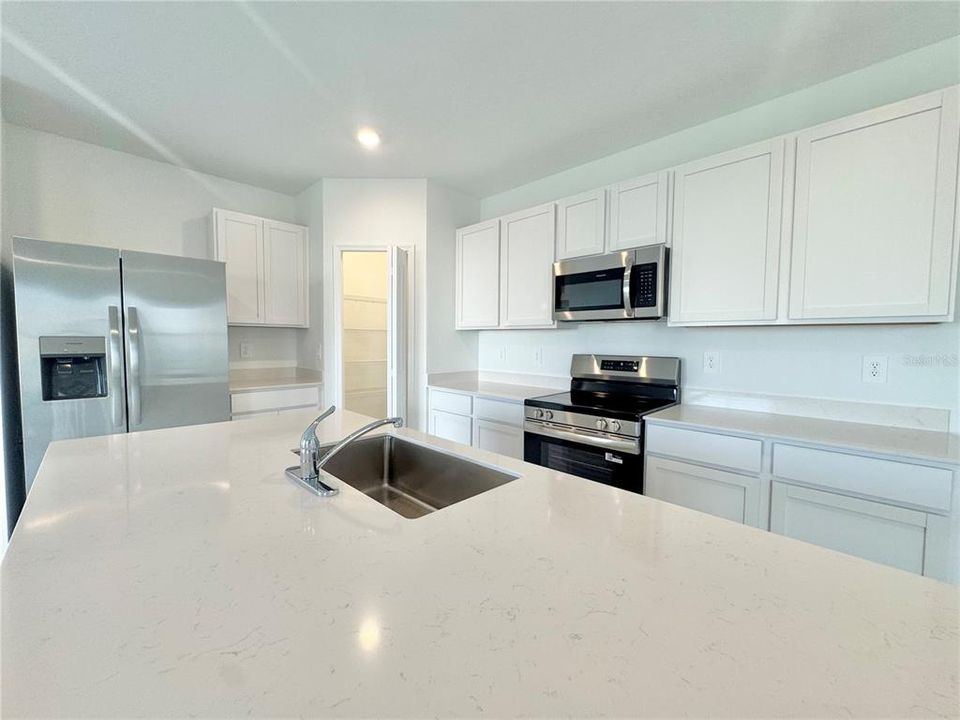 For Rent: $2,150 (4 beds, 2 baths, 1874 Square Feet)