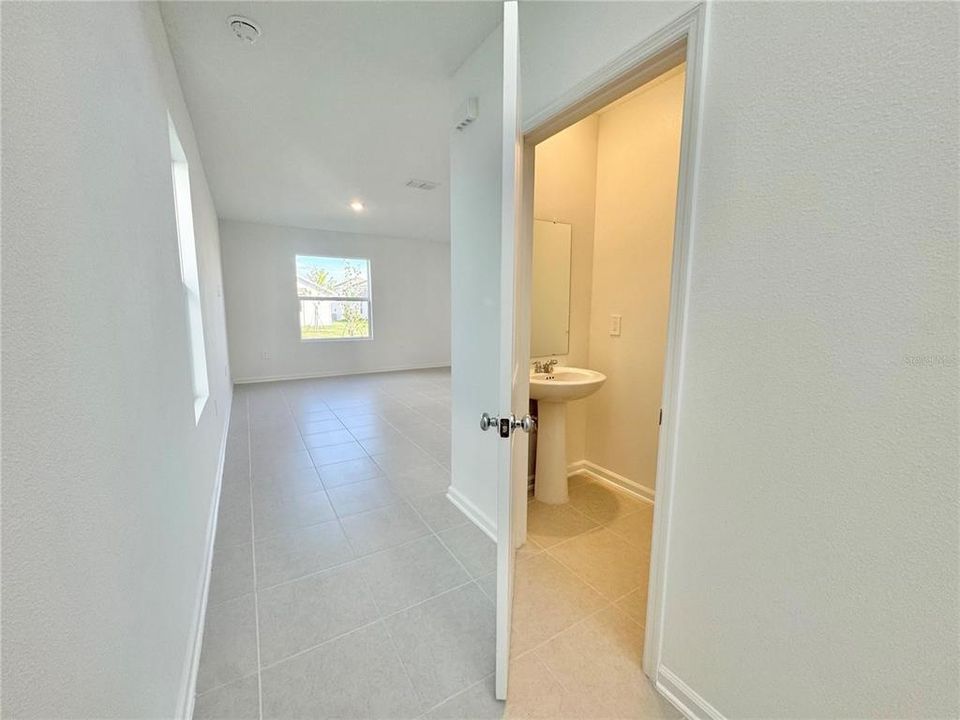 For Rent: $2,150 (4 beds, 2 baths, 1874 Square Feet)