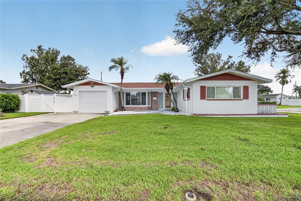 Active With Contract: $399,000 (2 beds, 2 baths, 1582 Square Feet)