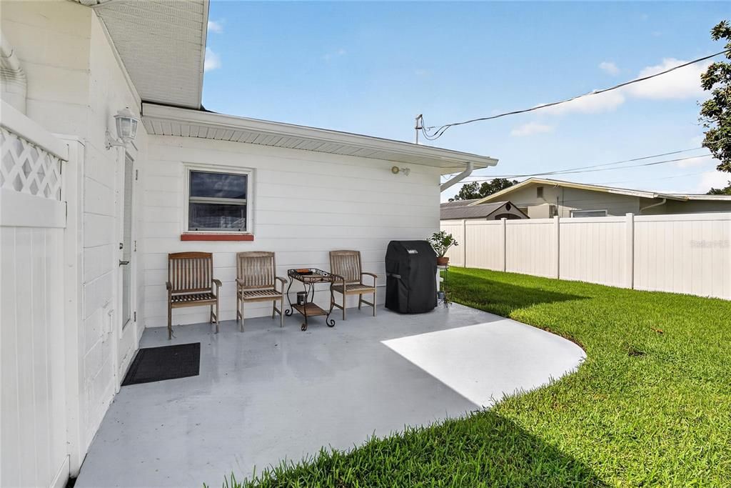 Active With Contract: $399,000 (2 beds, 2 baths, 1582 Square Feet)