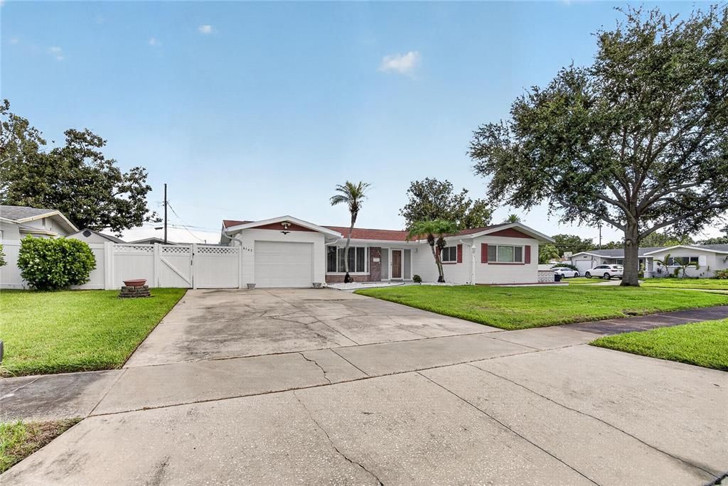 Active With Contract: $399,000 (2 beds, 2 baths, 1582 Square Feet)