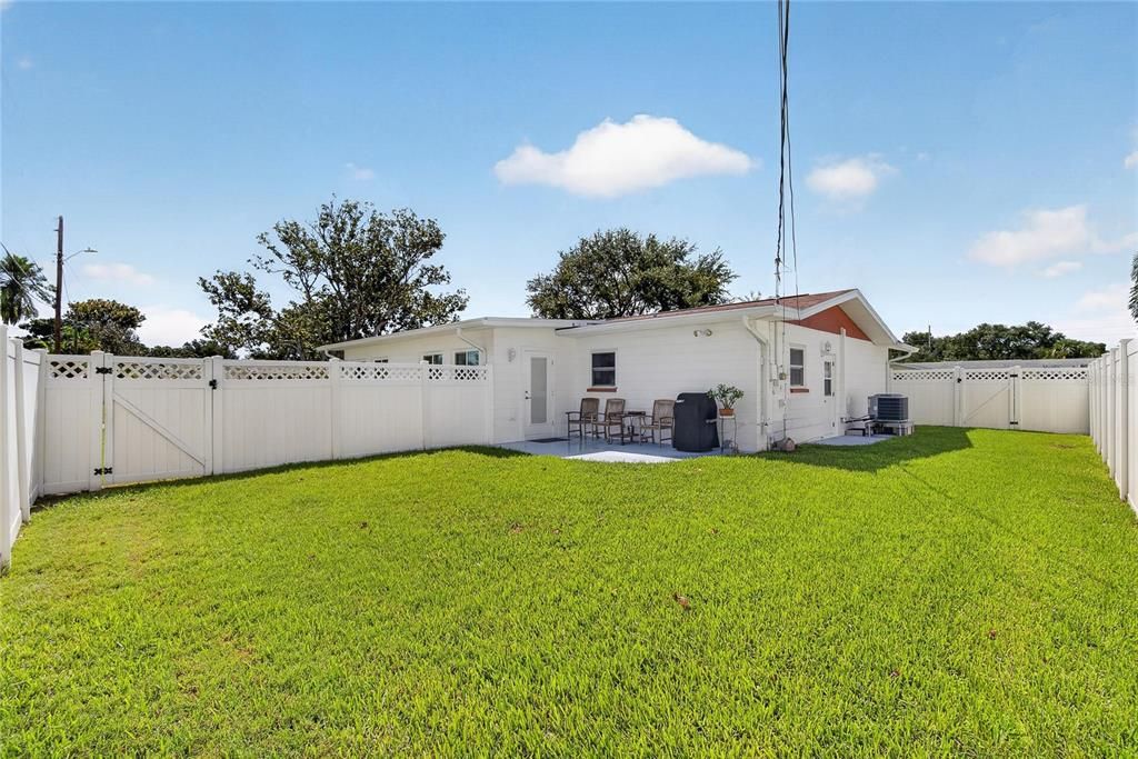 Active With Contract: $399,000 (2 beds, 2 baths, 1582 Square Feet)