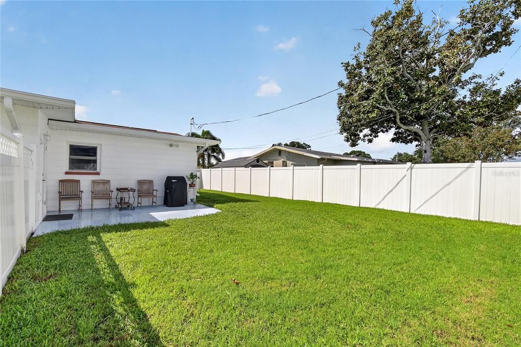 Active With Contract: $399,000 (2 beds, 2 baths, 1582 Square Feet)