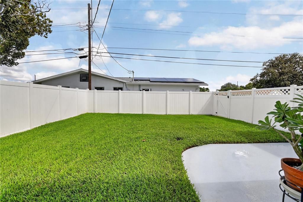 Active With Contract: $399,000 (2 beds, 2 baths, 1582 Square Feet)