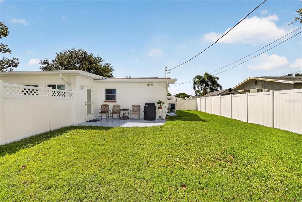 Active With Contract: $399,000 (2 beds, 2 baths, 1582 Square Feet)