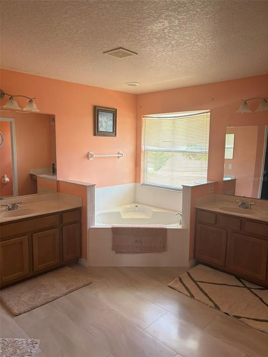 For Rent: $3,000 (5 beds, 3 baths, 3387 Square Feet)