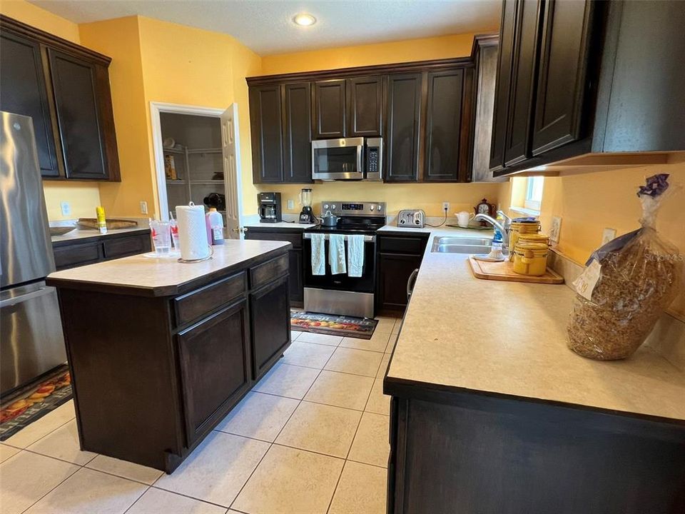For Rent: $3,000 (5 beds, 3 baths, 3387 Square Feet)