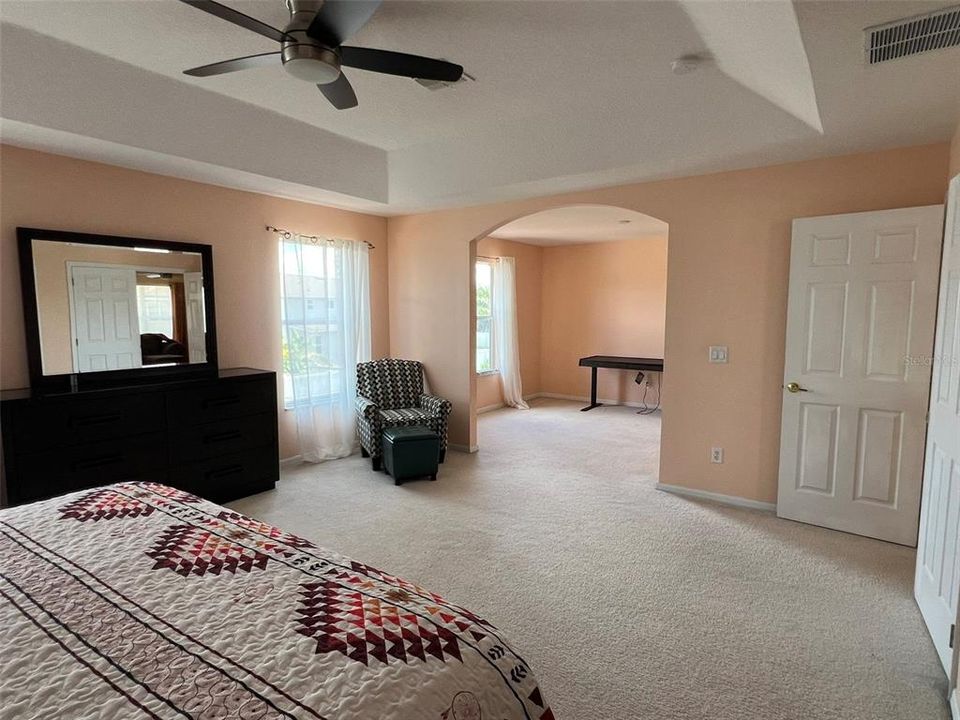 For Rent: $3,000 (5 beds, 3 baths, 3387 Square Feet)