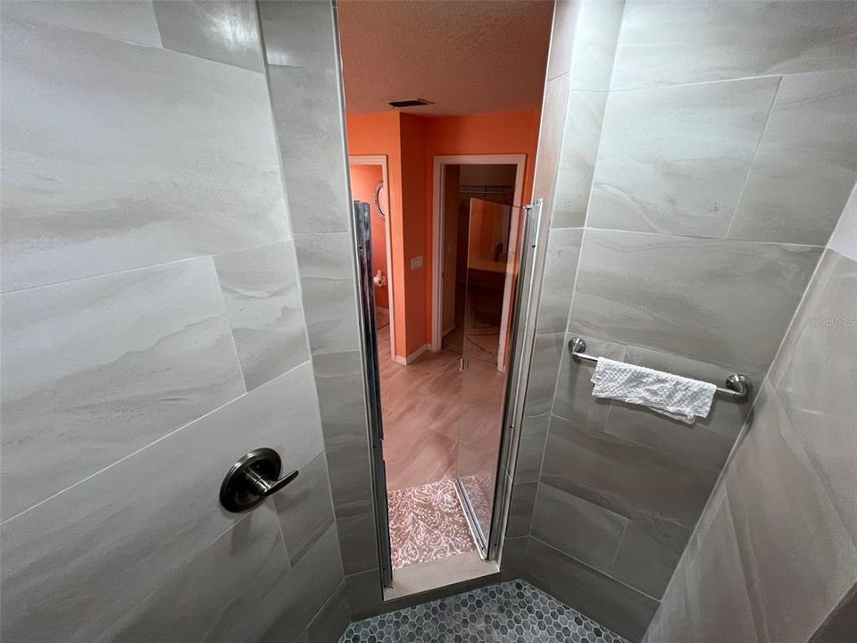 For Rent: $3,000 (5 beds, 3 baths, 3387 Square Feet)