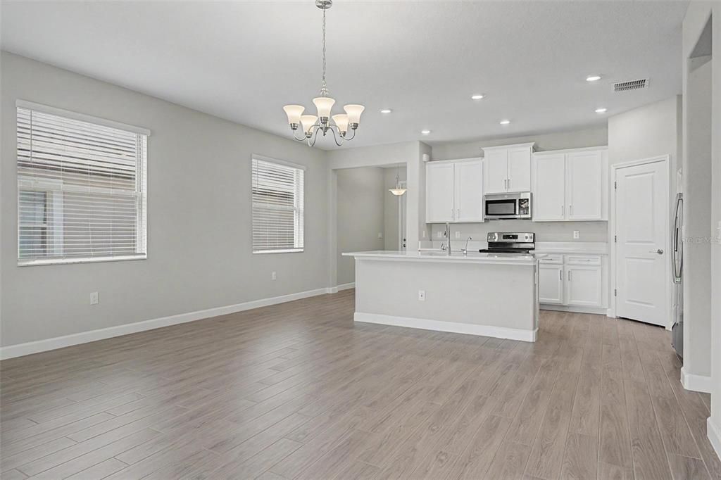 For Sale: $340,000 (2 beds, 2 baths, 1783 Square Feet)