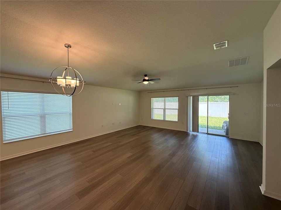 En Venta: $515,000 (4 camas, 2 baños, 2168 Pies cuadrados)