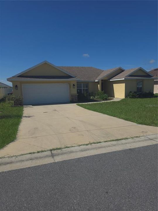 For Rent: $2,295 (4 beds, 2 baths, 1873 Square Feet)