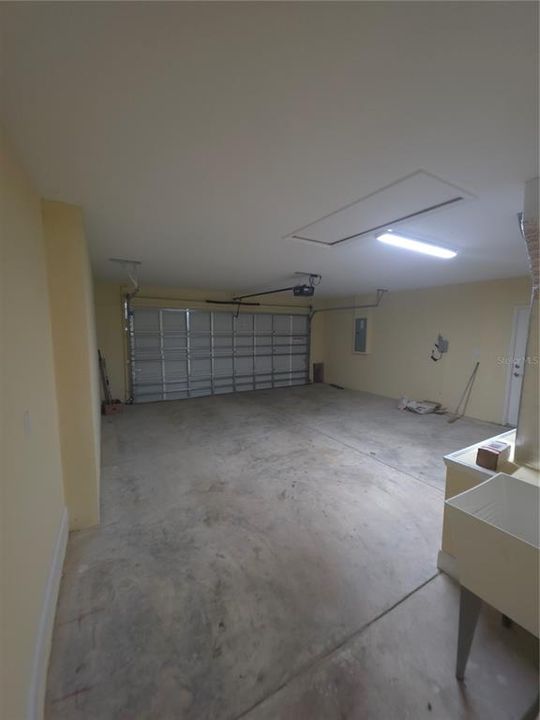 For Rent: $2,295 (4 beds, 2 baths, 1873 Square Feet)