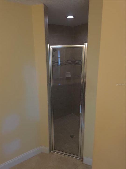For Rent: $2,295 (4 beds, 2 baths, 1873 Square Feet)