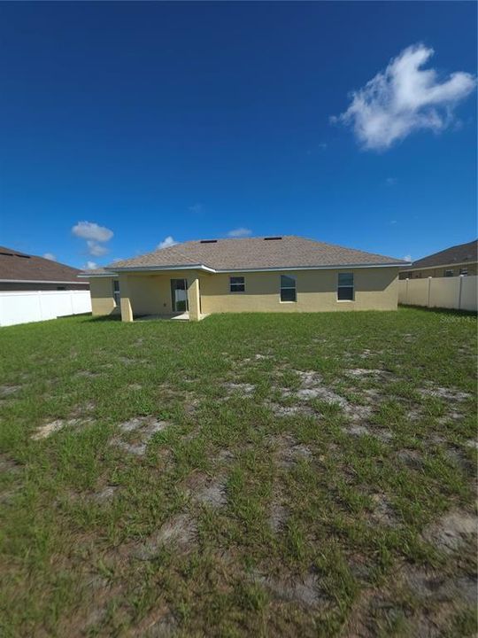 For Rent: $2,295 (4 beds, 2 baths, 1873 Square Feet)