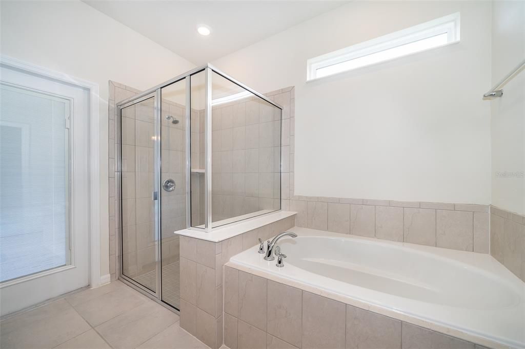 En Venta: $565,000 (6 camas, 4 baños, 3108 Pies cuadrados)