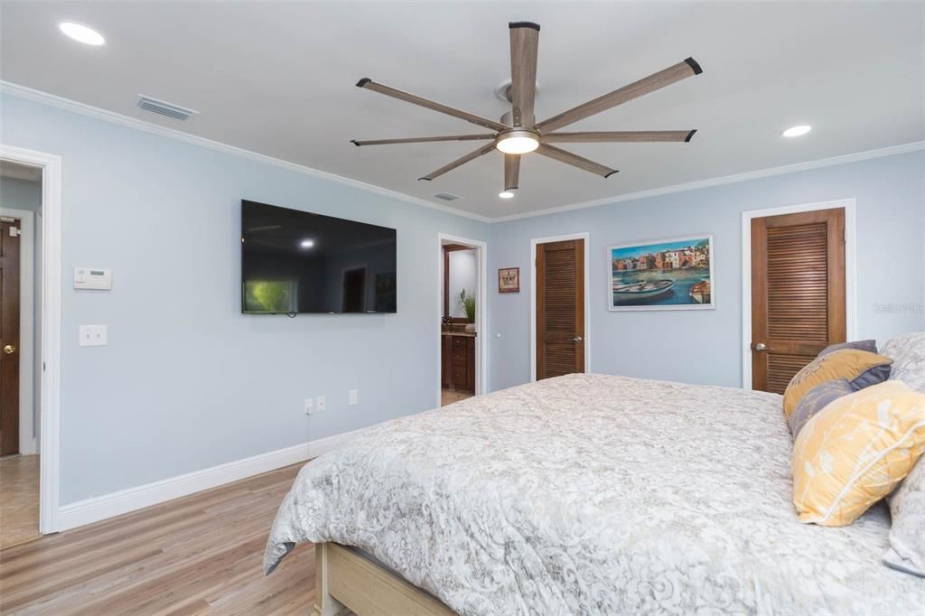 For Sale: $662,500 (4 beds, 2 baths, 2484 Square Feet)