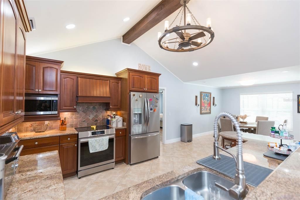 For Sale: $662,500 (4 beds, 2 baths, 2484 Square Feet)