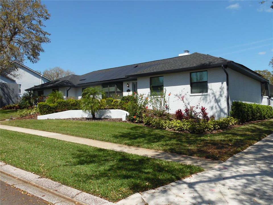 For Sale: $662,500 (4 beds, 2 baths, 2484 Square Feet)
