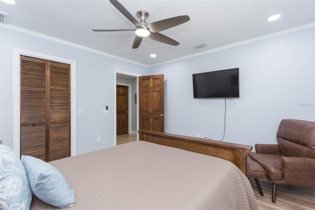 For Sale: $662,500 (4 beds, 2 baths, 2484 Square Feet)