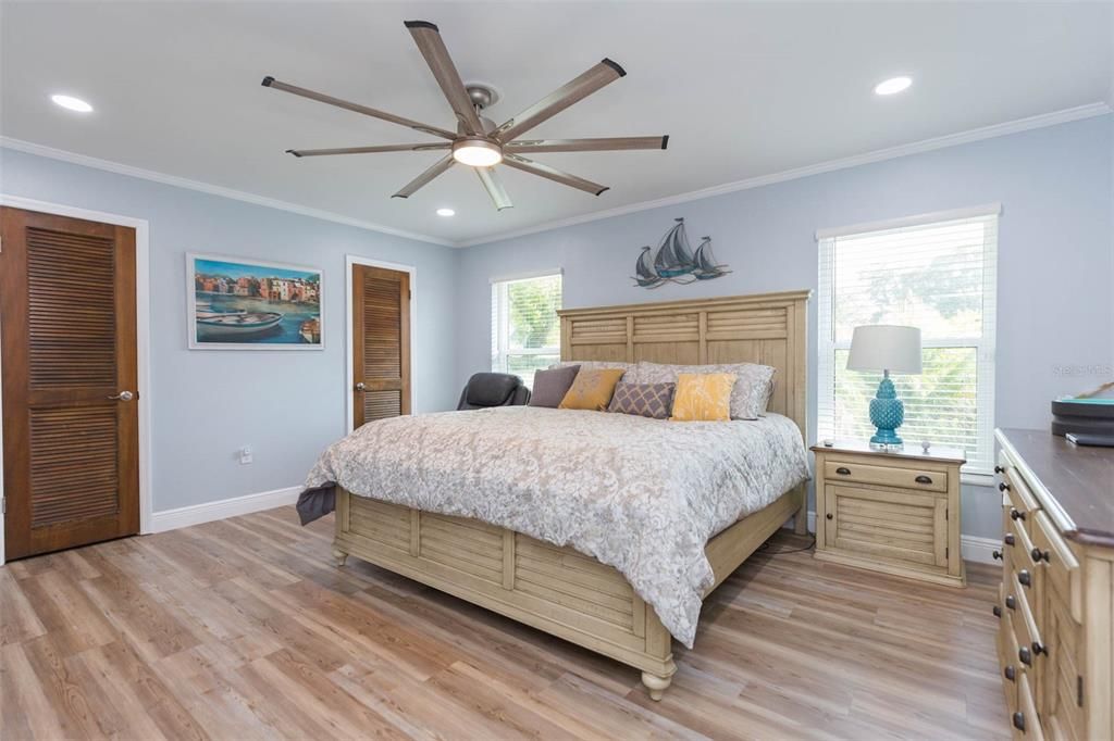 For Sale: $662,500 (4 beds, 2 baths, 2484 Square Feet)