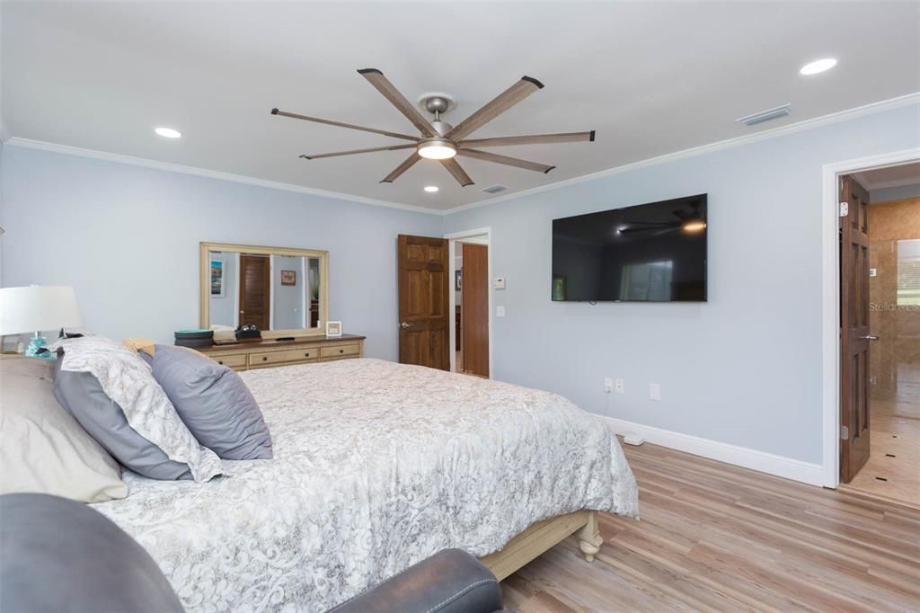 For Sale: $662,500 (4 beds, 2 baths, 2484 Square Feet)