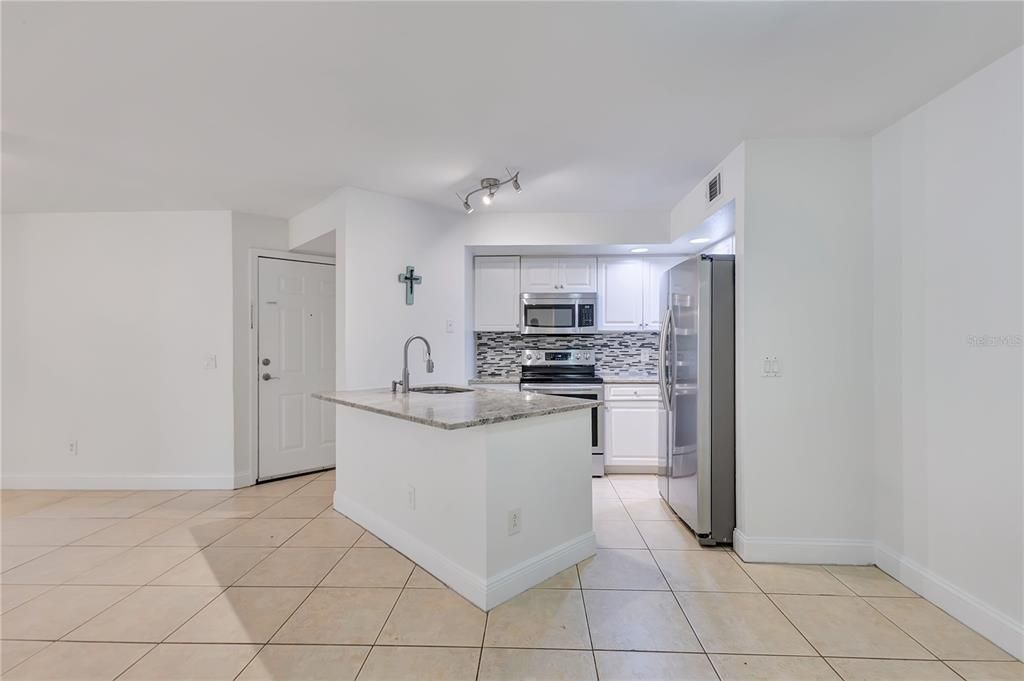 For Rent: $1,950 (3 beds, 2 baths, 1253 Square Feet)