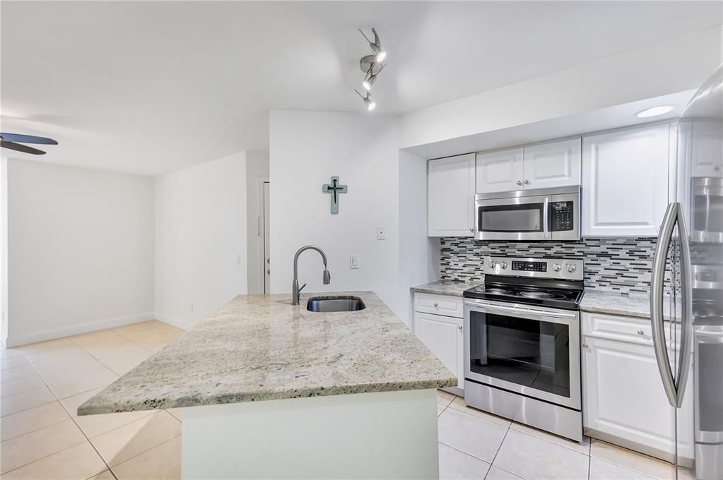For Rent: $1,950 (3 beds, 2 baths, 1253 Square Feet)
