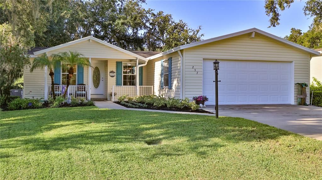 For Sale: $349,900 (2 beds, 2 baths, 1415 Square Feet)