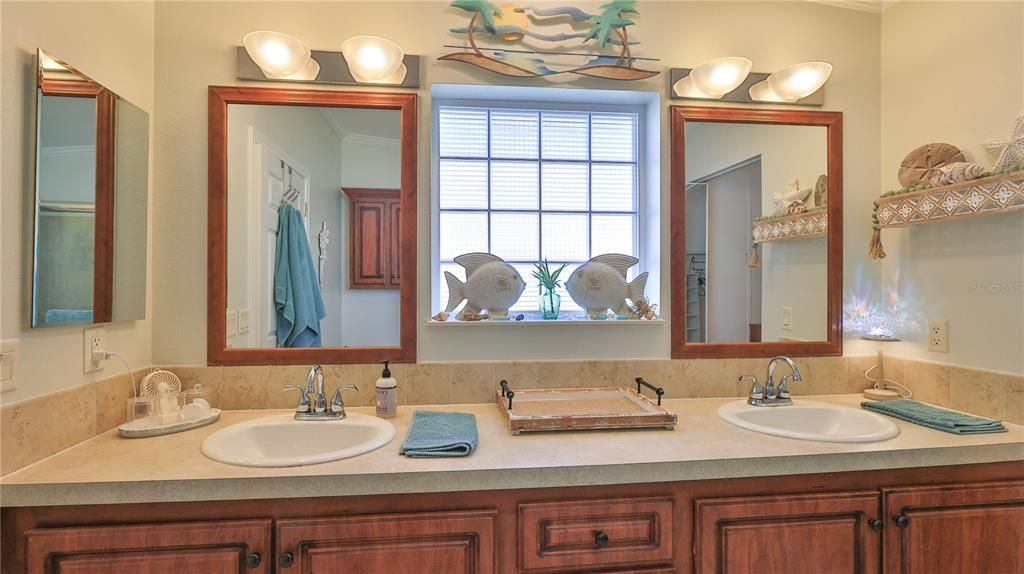 For Sale: $349,900 (2 beds, 2 baths, 1415 Square Feet)