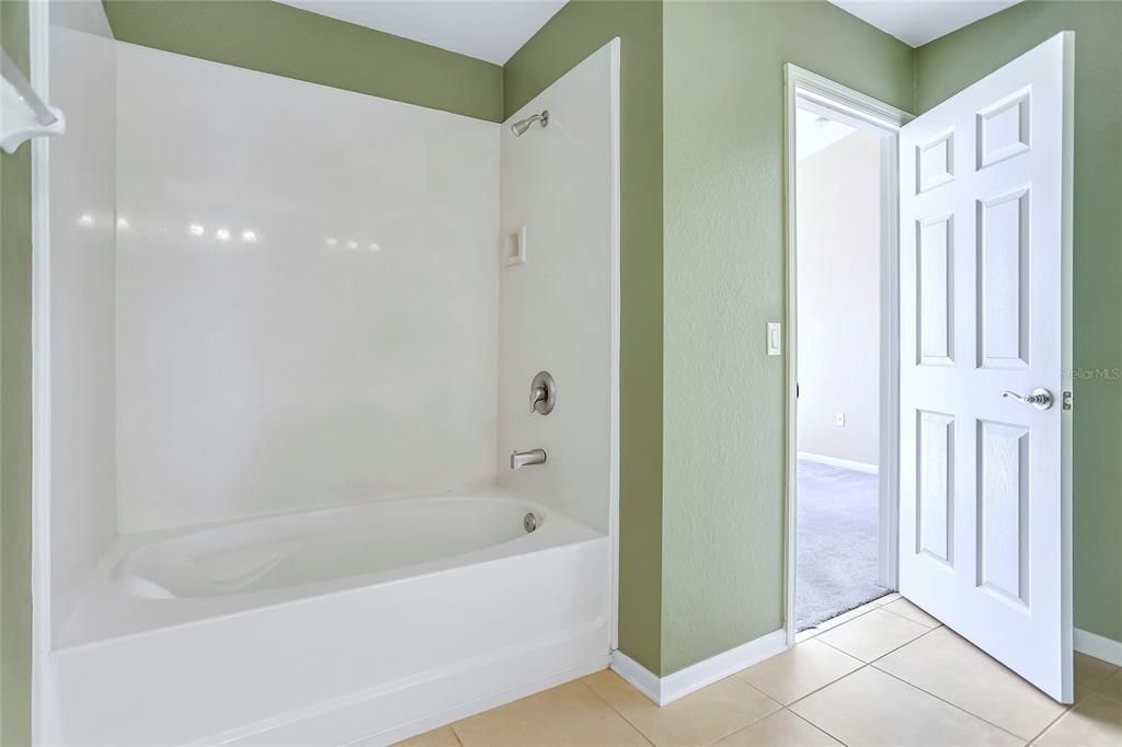 For Sale: $305,000 (3 beds, 2 baths, 1682 Square Feet)