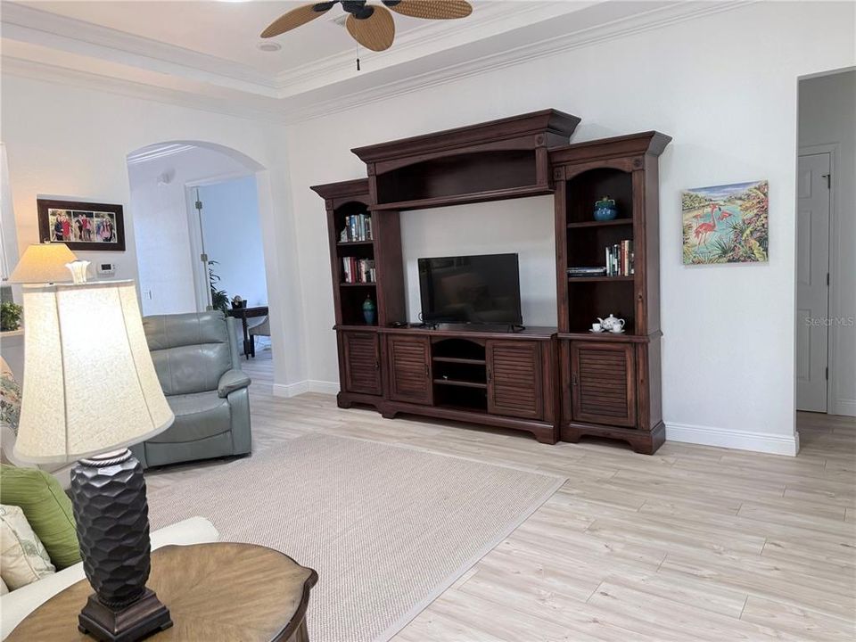 For Sale: $345,000 (3 beds, 2 baths, 1630 Square Feet)