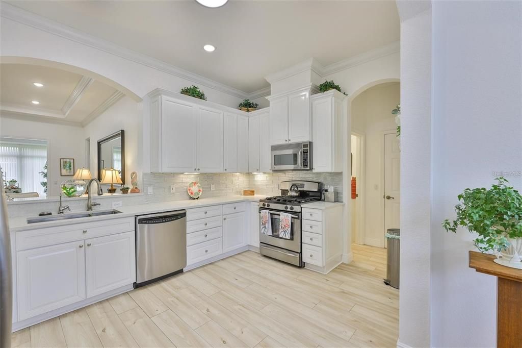 For Sale: $345,000 (3 beds, 2 baths, 1630 Square Feet)