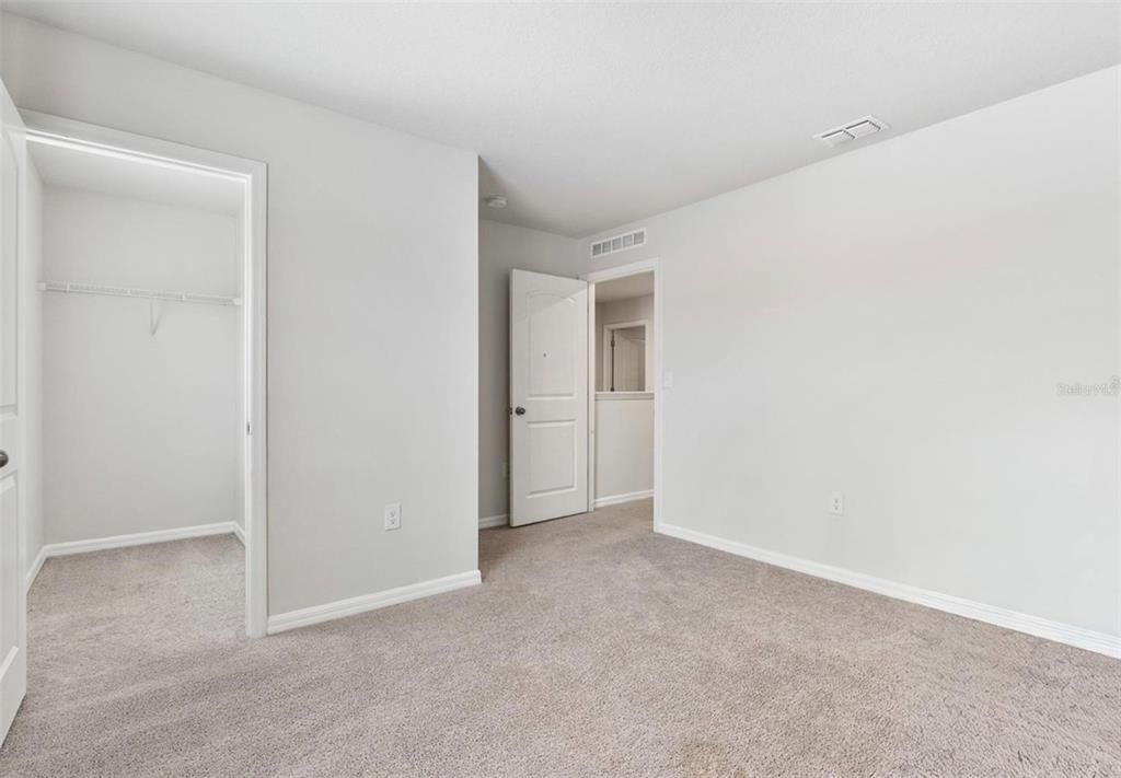 For Rent: $1,850 (4 beds, 2 baths, 1952 Square Feet)